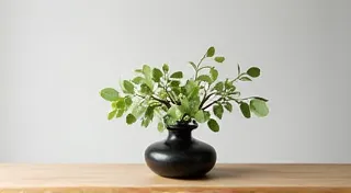 Ikebana for Small Spaces: Mini Arrangements